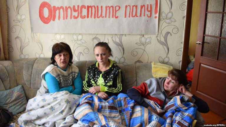 БелПраўда: Матери 328 голодают уже 11 суток